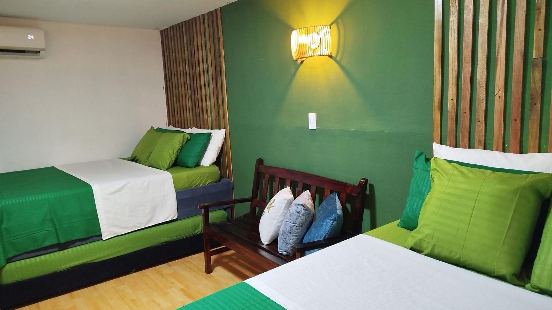 Pensión Hb5 Family With Private Bathroom Facing The Sea Cartagena
